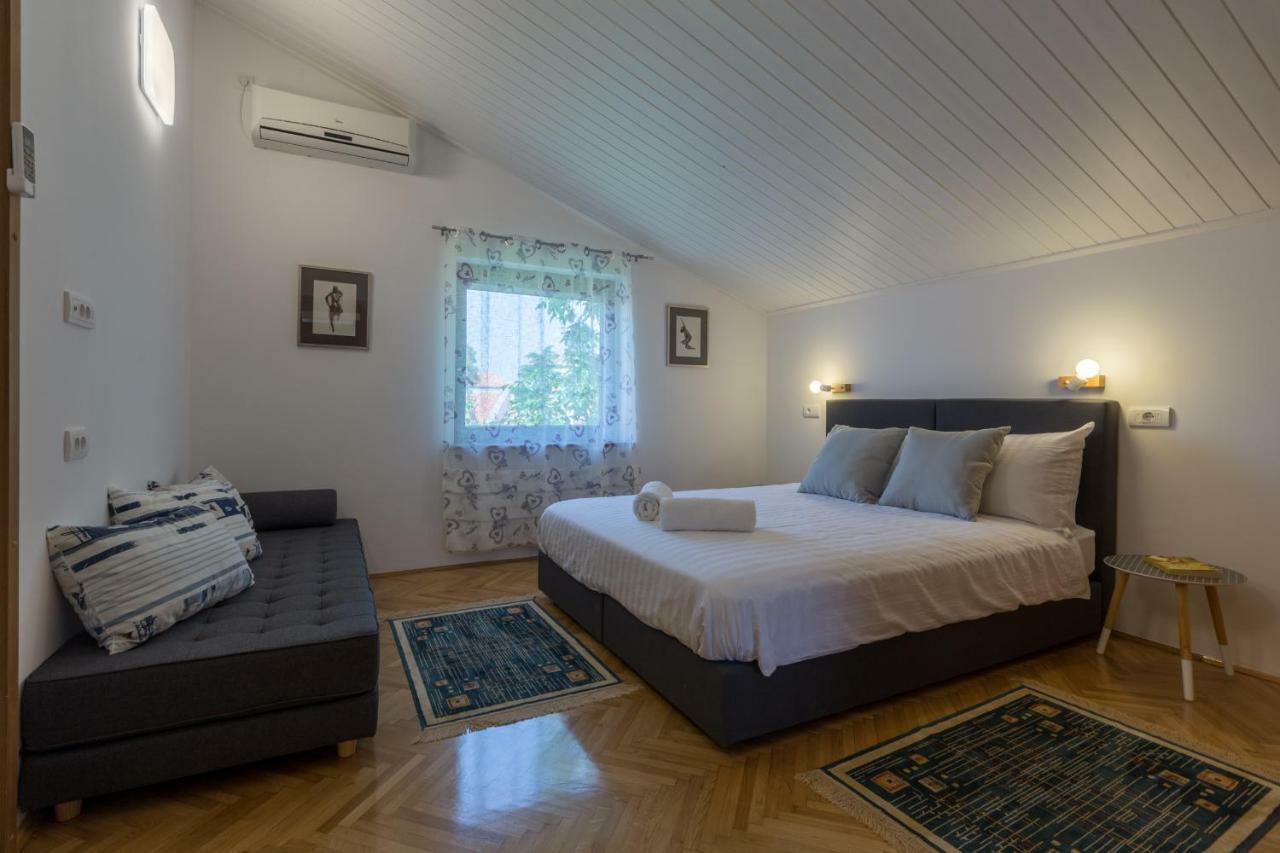 Apartment Lungera *
